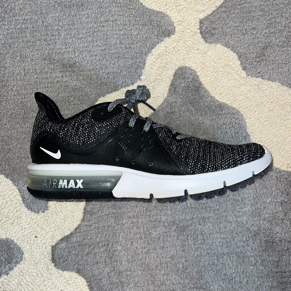 Nike Air Max - Picture 2 of 6